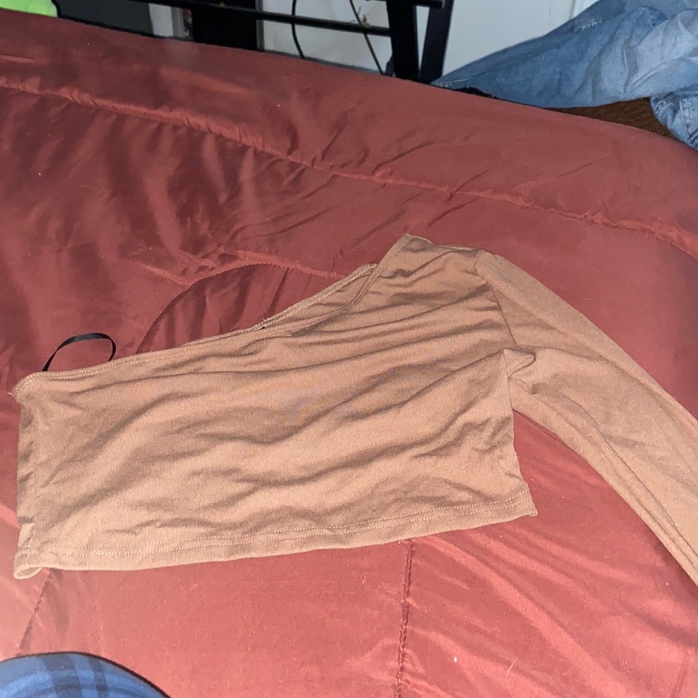 Long sleep one shoulder shirt